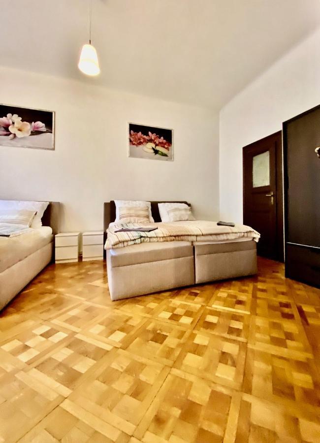 Spacious Cozy Apartments In Centre Praha Bagian luar foto