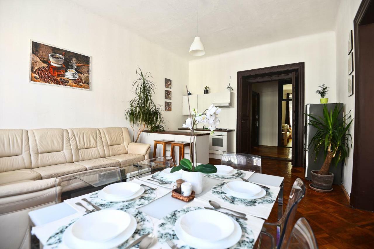 Spacious Cozy Apartments In Centre Praha Bagian luar foto