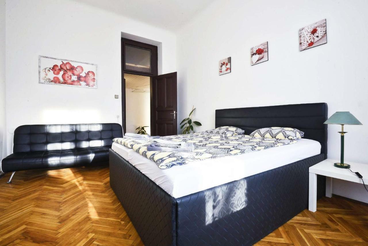 Spacious Cozy Apartments In Centre Praha Bagian luar foto