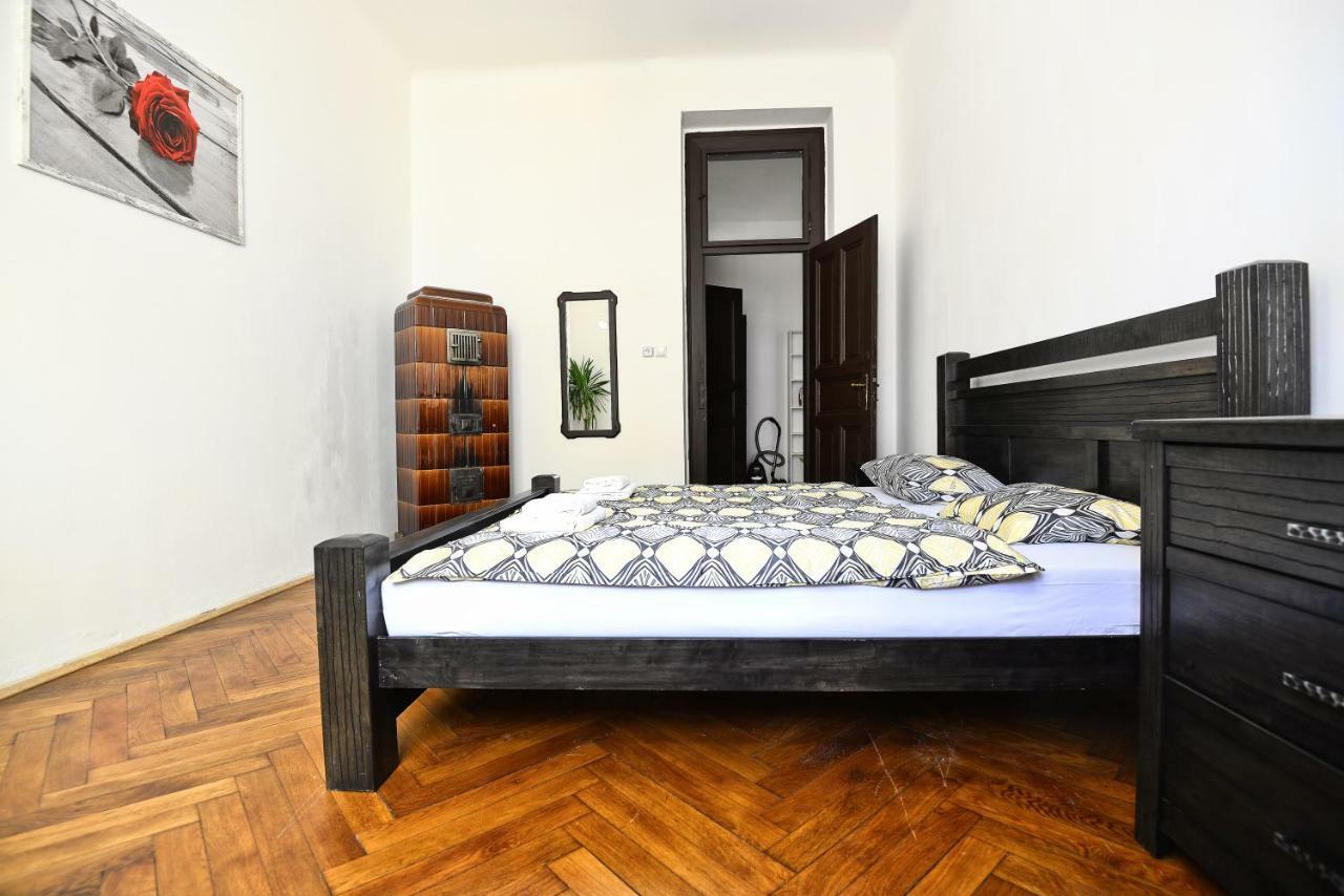 Spacious Cozy Apartments In Centre Praha Bagian luar foto